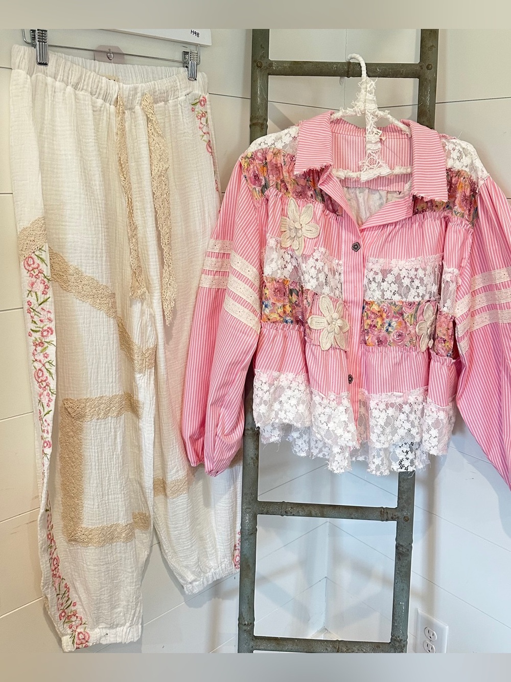 NEW POL Curated SET : Pink Floral Patchwork Blouse and White floral lace joggers
